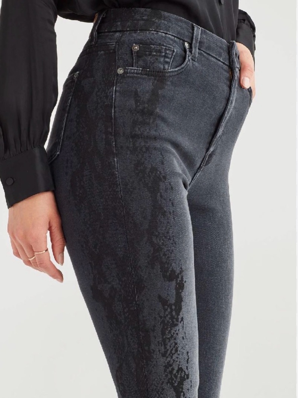 7 for all mankind Aubrey snake side black distressed jeans size 24